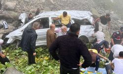 Trabzon'da panelvanın uçuruma yuvarlandığı kazada 2 kişi öldü, 4 kişi yaralandı