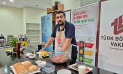 Türk Böbrek Vakfının mutfak etkinliğinde sağlıklı yiyeceklerin nasıl hazırlandığı gösterildi
