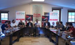 Türk ve Filistinli gazeteciler, İsrail'in Gazze'deki Nasır Hastanesine saldırılarını lanetledi: