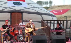 Türkücü İsmail Altunsaray, Malazgirt Zaferi kutlamaları kapsamında Ahlat'ta sahne aldı