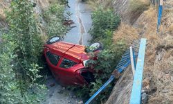 Ümraniye'de kaza sonrası dereye düşen otomobilin sürücüsü yaralandı