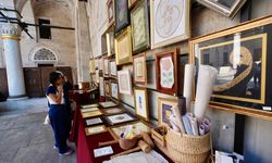 Üsküdar Valide-i Cedid Camisi'nin avlusu sanat galerisine dönüştü
