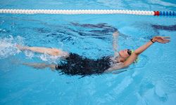 Yüzmede engel tanımayan sporcular başarıya doymuyor