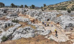 Diyarbakır'da eski taş ocağındaki arkeolojik kazıda 112 mezar bulundu