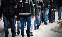 İzmir'de FETÖ'ye yönelik operasyonda 10 şüpheli yakalandı İzmir'de, Fetullahçı Terör Örgütü'ne (FETÖ) yönelik operasyon