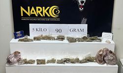 Adana'da 5 kilo 90 gram esrar ele geçirilen hafif ticari araçtaki 2 zanlı tutuklandı