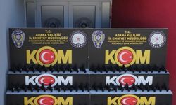Adana'da polisin durdurduğu tırda 97 ruhsatsız tabanca ele geçirildi