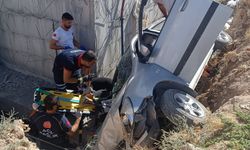 Adıyaman'da inşaat boşluğuna düşen otomobilin sürücüsü yaralandı