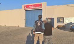 Afyonkarahisar'da kullandığı aracın bagajında düzensiz göçmen yakalanan zanlı tutuklandı