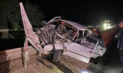 Afyonkarahisar'da refüje çarpan otomobildeki 7 kişi yaralandı