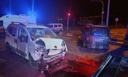 Ağrı'da iki aracın çarpıştığı kazada 3 kişi yaralandı
