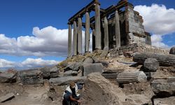 'Aizanoi'nin restorasyonunda kullanılacak mimari kalıntılar gün yüzüne çıkarılıyor
