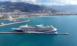 Alanya'ya 'Marella Discovery 2' kruvaziyeriyle 1697 turist geldi