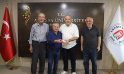 Amasya'da 65 yaşındaki üniversite öğrencisine kimlik belgesi törenle verildi