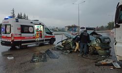 Ankara'da park halindeki tıra çarpan otomobildeki 3 kişi öldü, 2 kişi yaralandı