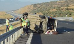 Aydın'da bariyere çarpıp devrilen minibüsteki 1 kişi öldü, 2 kişi yaralandı