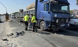 Aydın'da tırla çarpışan kamyonetteki 3 kişi yaralandı