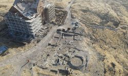 Bakan Ersoy, Ani'deki kazılarda Selçuklu dönemine ait kümbet bulunduğunu duyurdu: