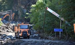 Bakanlar Uraloğlu ve Bak, Artvin'de selden etkilenen bölgelerdeki çalışmaları inceledi