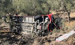 Balıkesir'de zeytinliğe devrilen halk otobüsündeki 9 kişi yaralandı