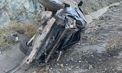 Bingöl'de devrilen otomobildeki 3 kişi yaralandı