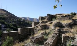 Bitlis Kalesi'ndeki kazılarda ana giriş kapısına ait olduğu değerlendirilen anahtar bulundu