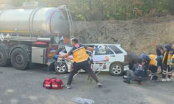 Bursa'da otomobilin park halindeki tankere çarptığı kazada 5 kişi yaralandı