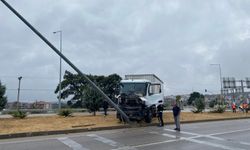 Çanakkale'de kamyon ile kamyonetin çarpıştığı kazada 1 kişi öldü