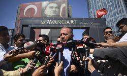 CHP Genel Başkan Yardımcısı Özçağdaş'tan partisinin Sarıyer'deki il binası önünde açıklama