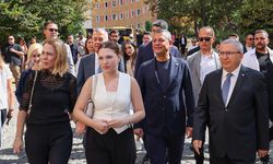 CHP Genel Başkanı Özel, Ferdi Zeyrek'in kızı Nehir'in üniversiteye kaydını yaptırdı