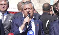 CHP Genel Başkanı Özel Taksim Cumhuriyet Anıtı'nda konuştu: