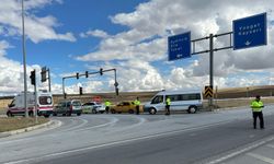Çorum'da taksi ile elektrikli motosikletin çarpıştığı kaza güvenlik kamerasında