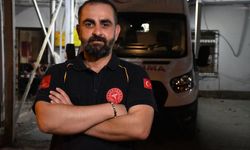Düzce'de ambulans şoförü tedavisi için terliği kesilen çocuğa ayakkabısını verdi