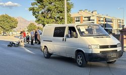 Erzincan'da panelvanın çarptığı elektrikli bisikletteki çocuk ağır yaralandı