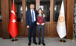 Erzurum Valisi Mustafa Çiftçi'ye hayranlık duyan çocuk hafız oldu