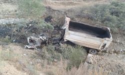 Erzurum'da şarampole devrilen kamyonun sürücüsü ağır yaralandı