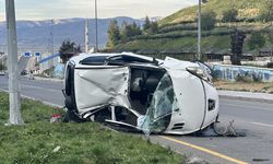 Erzurum'da takla atan otomobildeki 2 kişi yaralandı