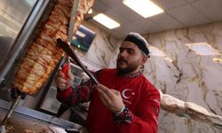 Esed rejimi devrildikten sonra ülkesine dönen Yusuf Şeyh Dibo Türk dönerini Suriyelilerle tanıştırdı