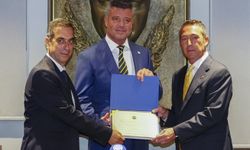 Fenerbahçe Başkanı Sadettin Saran ve yönetim kurulu üyeleri mazbatalarını aldı