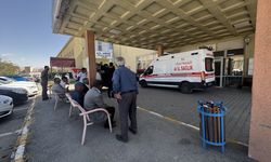 Hakkari'de kepçe ile kamyon arasında sıkışan operatör öldü