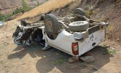 Hakkari'de şarampole devrilen pikaptaki 2 kişi öldü, 1 kişi yaralandı