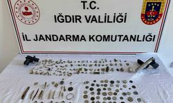 Iğdır'da takibe alınan şüphelinin adresinde tarihi sikke ve objeler ele geçirildi