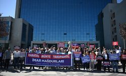 İmar sorunlarının çözümünü isteyen mahalle sakinleri ABB önünde eylem yaptı