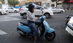 İran'da kadınlar motosiklet ehliyeti almanın önündeki engellerin kalkmasını istiyor