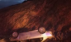Isparta'da şarampole devrilen otomobildeki 2 kişi yaralandı