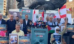 İsrail'in Gazze'de gazetecileri hedef alması Lübnan'da protesto edildi