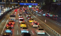 İstanbul'da akşam saatlerinde trafik yoğunluğu yaşanıyor