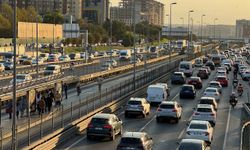 İstanbul'da haftanın son iş gününde trafik yoğunluğu yüzde 74'e ulaştı