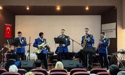 İstanbul'da Polis Bandosu huzurevi sakinlerine konser verdi