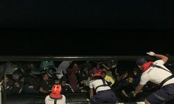 İzmir açıklarında 75 düzensiz göçmen yakalandı